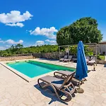 Dom wakacyjny 3 Bedroom Awesome In Medvida