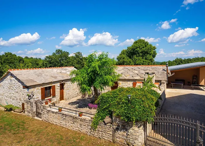 3 Bedroom Pet Friendly In