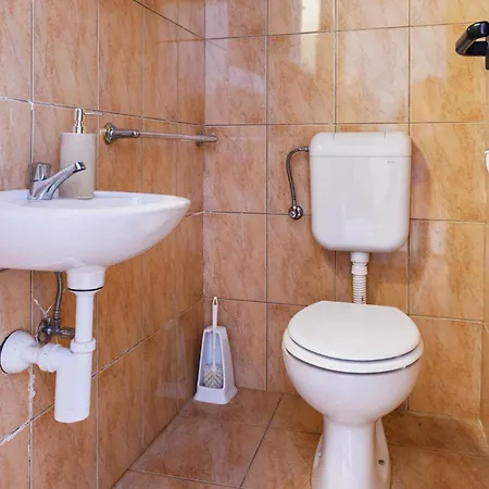 3 Bedroom Pet Friendly In *
