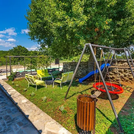 3 Bedroom Pet Friendly In Holiday home Medvida