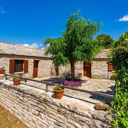 3 Bedroom Pet Friendly In