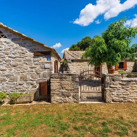 3 Bedroom Pet Friendly In Holiday home *