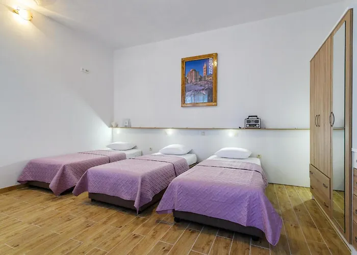 3 Bedroom Pet Friendly In