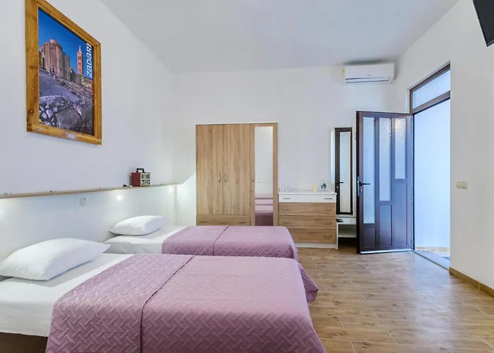 3 Bedroom Pet Friendly In *