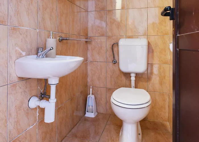3 Bedroom Pet Friendly In *