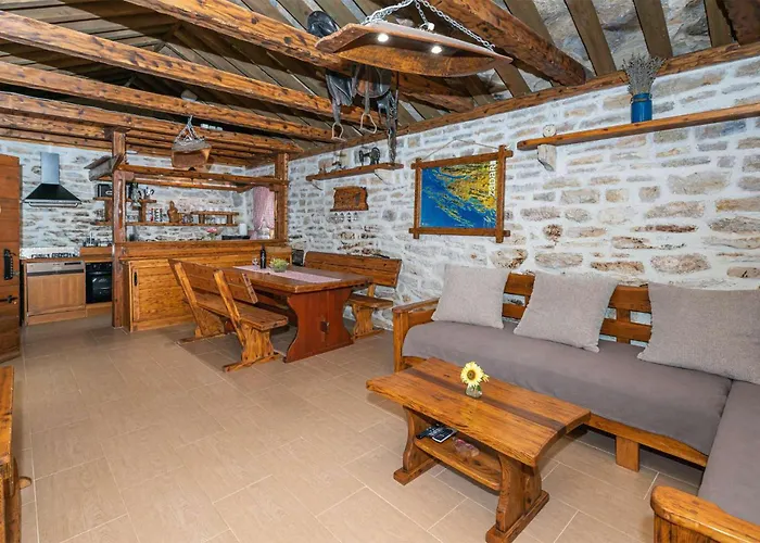 Holiday home 3 Bedroom Pet Friendly In *