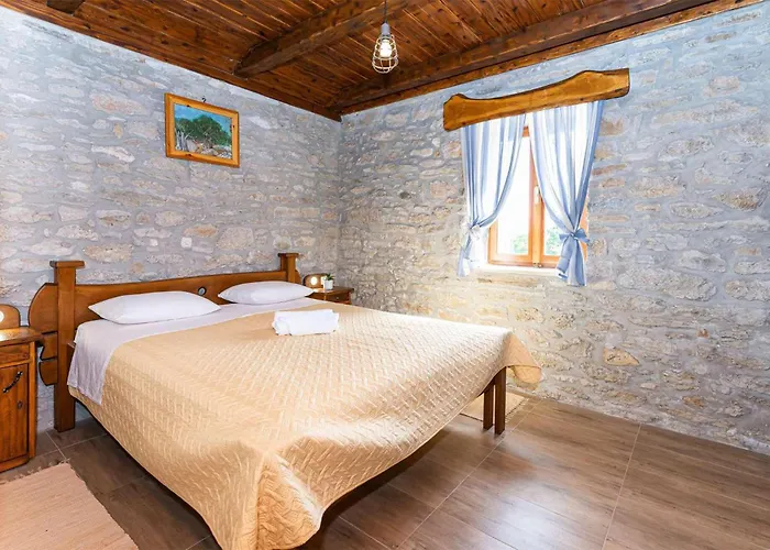 3 Bedroom Pet Friendly In * Medvida