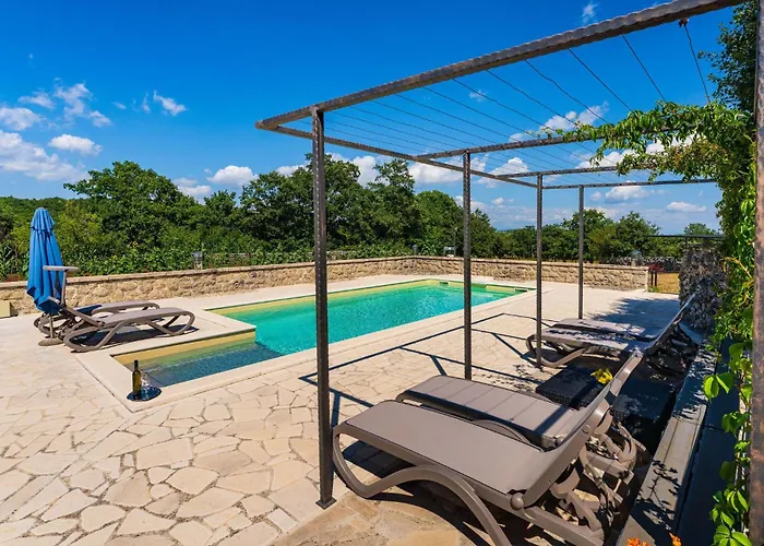 Дом отдыха 3 Bedroom Pet Friendly In Medvida