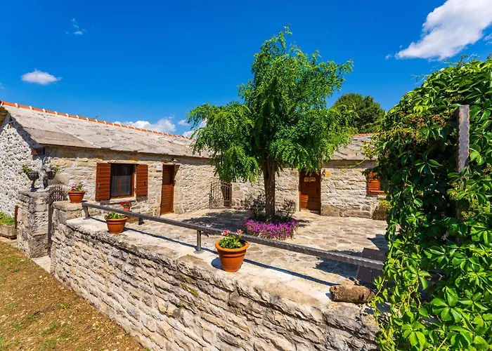 3 Bedroom Pet Friendly In