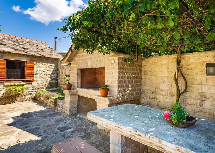 Дом отдыха 3 Bedroom Pet Friendly In *